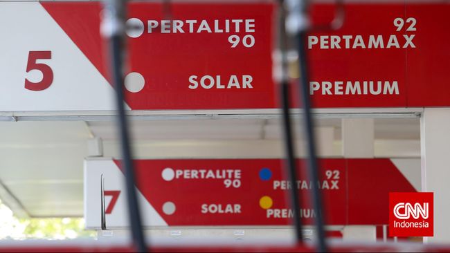 Jokowi Pamer Subsidi Energi di Tengah Sinyal Harga Pertalite Naik Presiden Jokowi memamerkan subsidi energi yang mencapai Rp502 triliun di tengah sinyal harga Pertalite bakal naik.