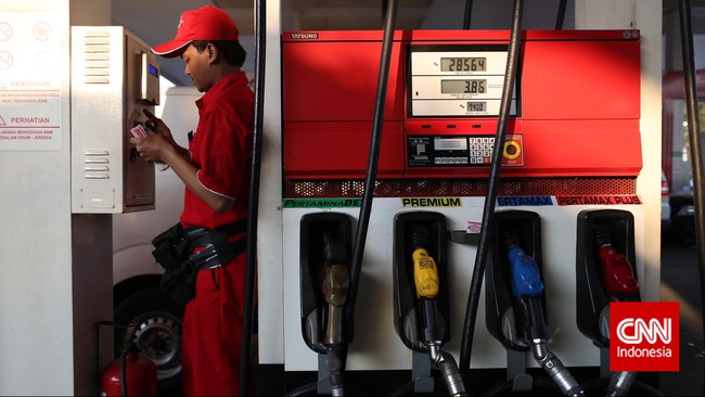 Keputusan Pertamina meningkatkan harga Pertamax dan Pertalite membuat konsumen kembali beralih menggunakan Premium.