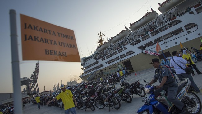 Djarot Saiful mengatakan puncak arus balik hari Minggu besok. Semua pemudik harus dicatat dan didata dengan baik. Jangan sampai menambah masalah di Jakarta.
