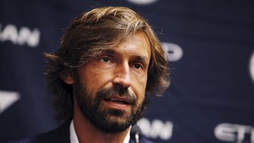 Gerrard dan Pirlo Gagal Tampil di Kuwait karena FIFA