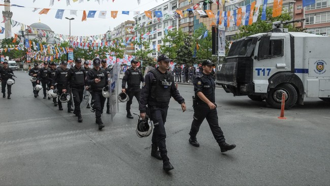Serangan jet tempur Turki di Suriah menewaskan 35 militan ISIS, sedangkan operasi penggerebekan di Turki berhasil menangkap 251 orang yang diduga pejihad.