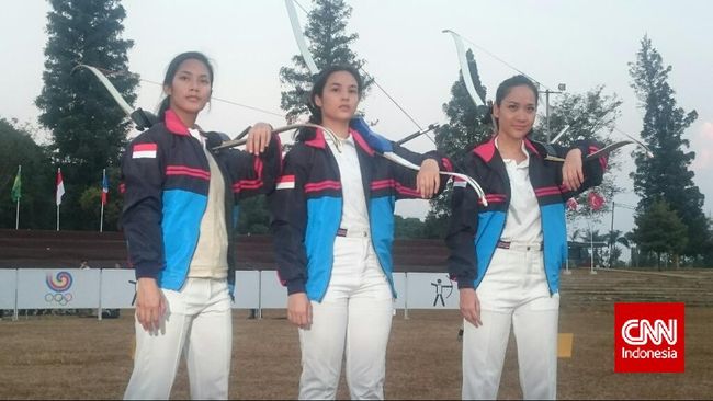Penggantian Dian Sastrowardoyo dengan Bunga Citra Lestari merupakan keputusan sutradara film Tiga Srikandi, Iman Brotoseno.