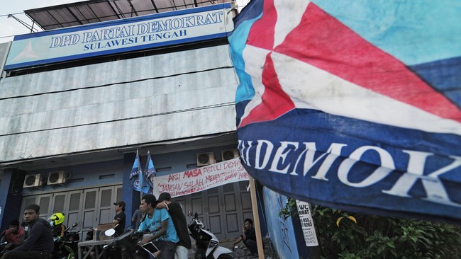 Partai Demokrat mendapat usulan untuk menggelar mimbar bebas sebagai wadah penyampaian aspirasi bagi kalangan oposisi.