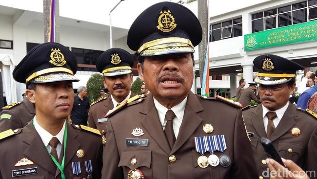 Kejagung pernah memanggil dua anak buah Gatot, Achmad Fuad Lubis dan Sabrina sebagai saksi untuk perkara bansos Sumut.  
