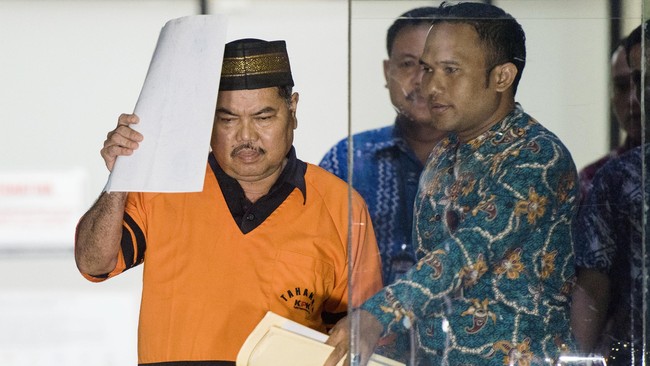 Panitera PTUN Medan dinilai jaksa terbukti menerima suap dari Gubernur Nonaktif Sumut Gatot Pujo Nugroho dan isterinya, Evy Susanti.