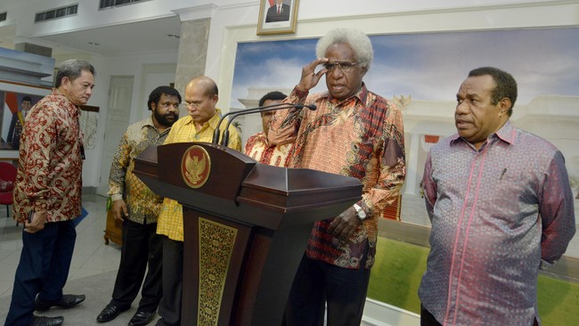 Wakil Ketua Komisi Pemerintahan Dalam Negeri Lukman Edy mengatakan sekitar 15 anggota Komisi II DPR akan berangkat ke Papua pada 4-8 Agustus mendatang.