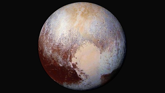 Pesawat antariksa New Horizons kembali mengirimkan data mengenai 'misteri' permukaan Pluto. Kali ini adalah keberadaan tebing beku di planet kerdil itu.