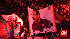Bingkai Foto 'Perang' Duo AS Roma di Gelora Bung Karno
