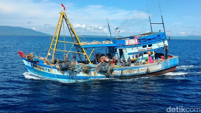 Menteri Susi mengatakan ketiga kapal tersebut telah melanggar kedaulatan Indonesia, sebab menangkap ikan di batas perairan teritorial negara.