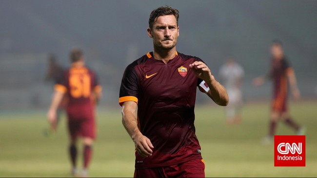 Francesco Totti dipulangkan Luciano Spalletti dari sesi latihan setelah ia menyerang Spalletti dalam wawancaranya dengan TG1.