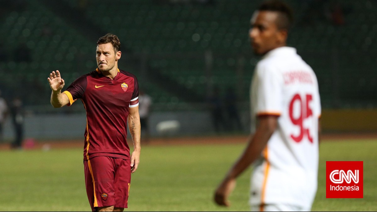 Bingkai Foto 'Perang' Duo AS Roma di Gelora Bung Karno