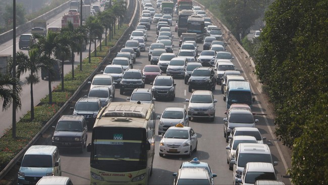 Aturan nomor pelat ganjil genap akan uji coba mulai 27 Juli hingga 26 Agustus 2016, dan kebijakan ini akan dilaksanakan pada 30 Agustus. 