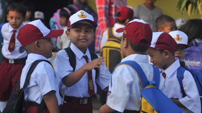 PPDB SD akan segera dibuka, orang tua wali murid diharapkan untuk mengetahui persyaratan dan ketentuan pendaftaran PPDB SD di DKI Jakarta. 