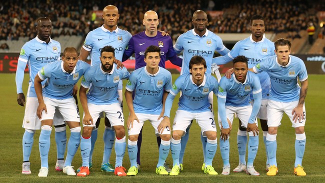 Jika seorang pekerja biasa ingin membeli dua tiket pertandingan, Manchester City melawan Vietnam, dia harus menghabiskan gajinya selama sebulan.