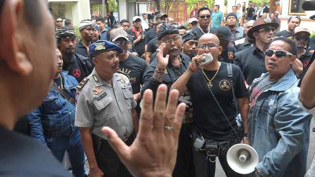 Banyak pihak di Bali sempat menyangka perkara ini hilang. Persidangan perdana esok bakal menyedot perhatian publik sebab akhir perkaranya ditunggu banyak orang.