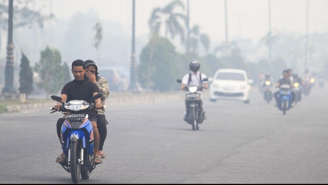 Apa sih alasan orang tak mau menggunakan helm? Berikut ini rangkumannya. Alasanmu yang mana?