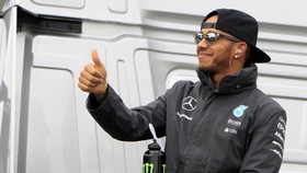 Hamilton Penasaran dengan Motor MotoGP
