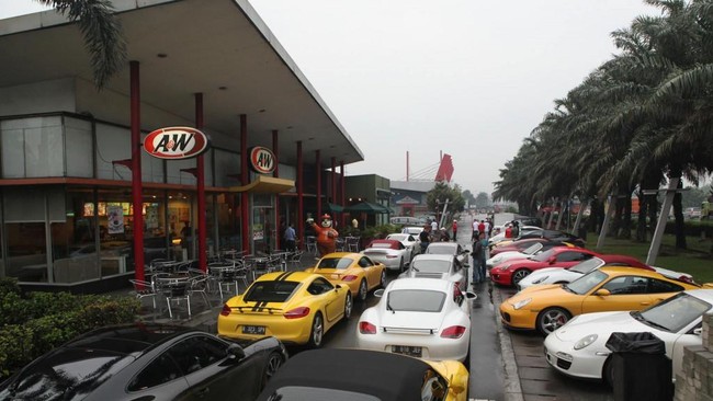 Porsche Asia Pasific Pte Ltd melansir angka penjualan hingga semester pertama tahun ini telah mencapai 3.316 unit.