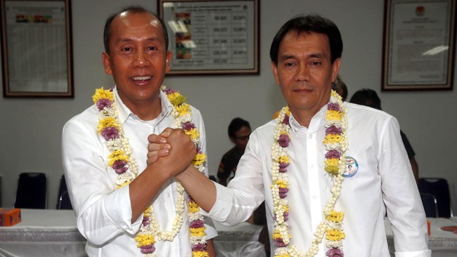 Taruhan politikus pusat yang di DPR atau DPD lebih besar di pilkada serentak ini. Mereka harus melepaskan jabatannya jika ingin maju bertarung.