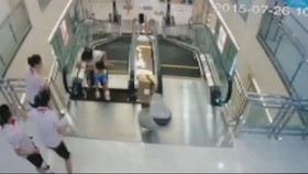 Selamatkan Putranya, Ibu di China Tewas Ditelan Eskalator Mal