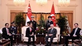 Tak Ada Bendera RI, Kunjungan Jokowi ke Singapura Dikecam