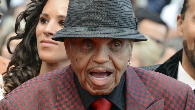 Hingga hari ini, Joe Jackson dikabarkan masih menjalani perawatan meski kondisinya telah stabil.