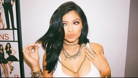 Kylie Jenner Ungkap Alasan Kecanduan Suntik Filler Bibir