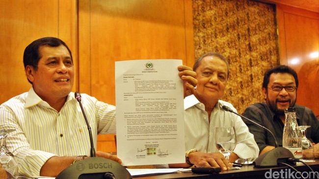 Masih adanya perbedaan persepsi antara Agung Laksono dan Ical, Yorrys mengungkapkan saat ini bukan waktu tepat membicarakan munas.