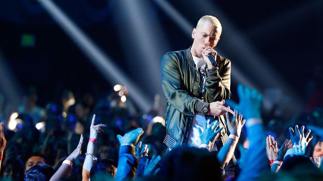 Salah satu saran pelatih tinju Emanuel Steward adalah meminta Eminem untuk menjalani olahraga lari.