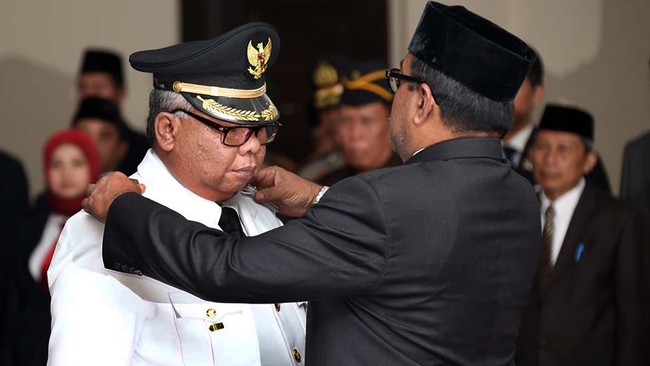 Ketua Formappi, Sebastian Salang, mengatakan parpol menjadi penting untuk mendorong calon maju dan mencegah munculnya calon tunggal.