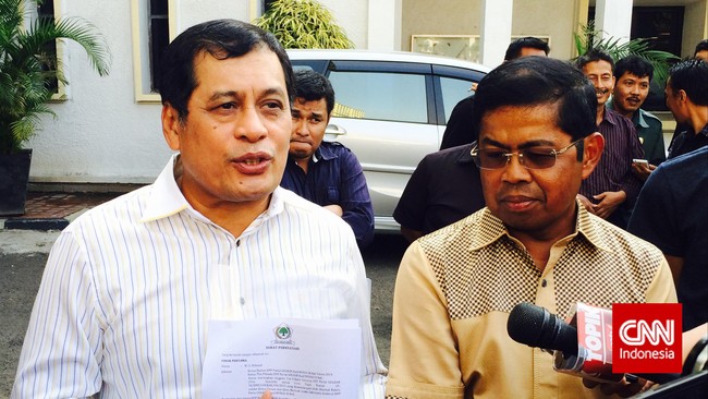 SK Menkumham menjadi hadiah tahun baru bagi Golkar pimpinan Aburizal. Kubu Ical bersedia merangkul kubu Agung Laksono, namun melalui mekanisme partai.