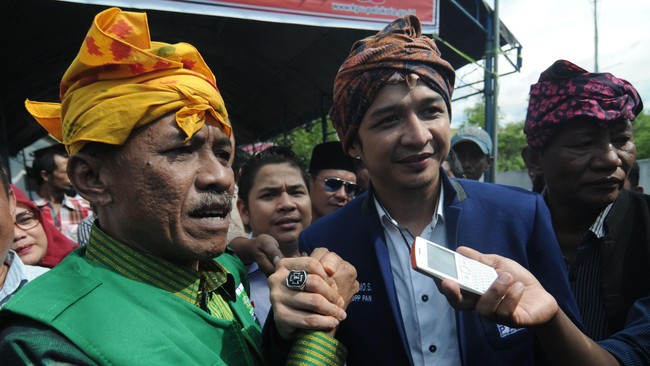 Untuk daerah yang hanya memiliki satu pasang calon kepala daerah, maka pilkada di darah itu akan ditunda selama dua tahun.
