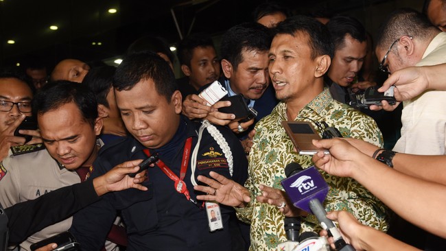 Mendagri Tjahjo Kumolo saat ini tengah mempercepat pengurusan surat penonaktifan Gubernur Sumatera Utara Gatot Pudjo Nugroho yang ditahan KPK.