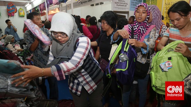 Kualitas dan cara memakai tas punggung yang buruk ternyata ada kontribusinya terhadap kesehatan anak lho. Berikut ini beberapa tips memilih tas yang tepat.