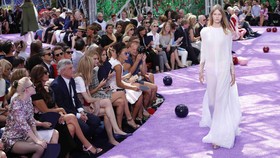 Pro Kontra Sofia Mechetner, Model Bawah Umur Christian Dior