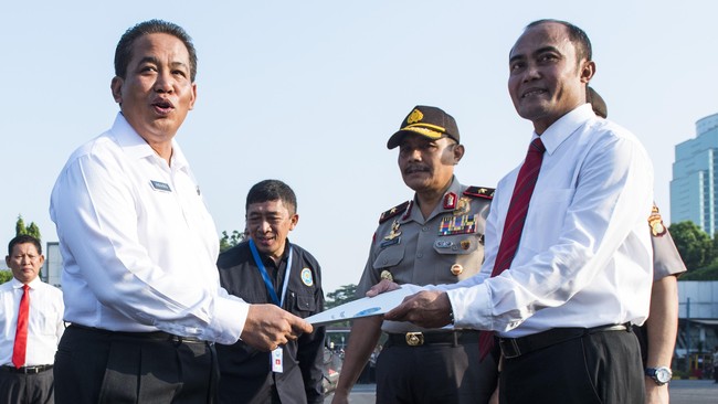 Wakil Ketua Komisi III DPR Desmond J Mahesa ragu Anang Iskandar bisa seperti Budi Waseso dalam menangani kasus di Bareskrim.