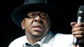 Bobby Brown Batalkan Konser Bersamaan Hasil Otopsi Putrinya