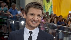 'Hawkeye' Cedera Saat Syuting Film 'Tag'