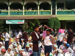 Reaksi Ortu Siswa SD-SMP Surabaya yang Diwajibkan Ikut MOS