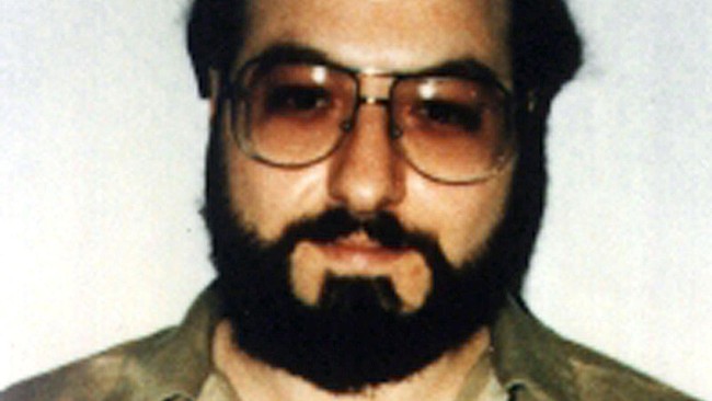 Jonathan Pollard ditahan sejak tahun 1980-an karena menyerahkan satu koper penuh dokumen rahasia AS pada Israel.