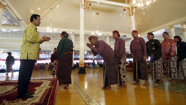Kewajiban calon gubernur menyerahkan data berkaitan dengan istri disebut membatasi hak perempuan menjadi orang nomor satu di Yogyakarta.