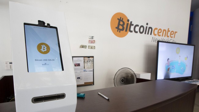 OJK akan memanggil sembilan perusahaan yang melakukan kegiatan investasi ilegal. Perusahaan itu menawarkan bitcoin dalam modusnya.