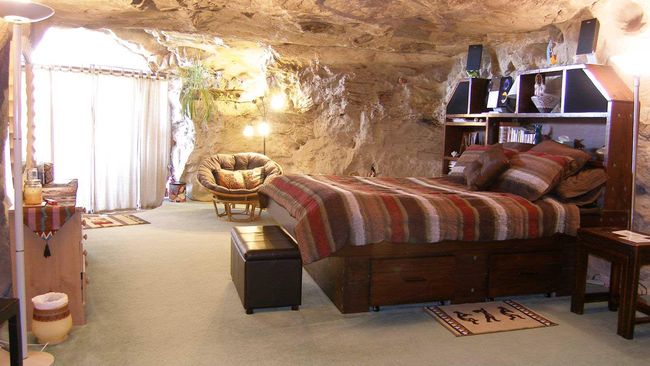 Hotel-hotel ekstrem ini terletak di tempat tujuan wisata indah di dunia, mulai dari Lingkaran Arktik sampai hutan hujan Patagonian.