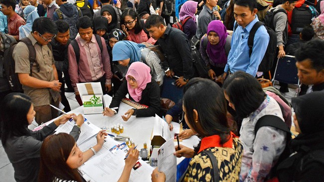 Warga Jateng ingin kerja ke Korea Selatan dengan harapan mendapat gaji Rp3 juta per bulan walau ada virus corona.