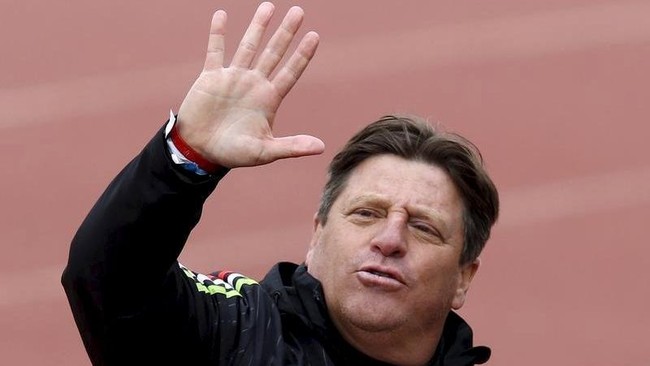 Federasi Sepak Bola Meksiko tegaskan tak tolerir aksi pemukulan dan mengancam yang dilakukan pelatih timnasnya, Miguel Herrera, menjadi alasan pemecatannya.