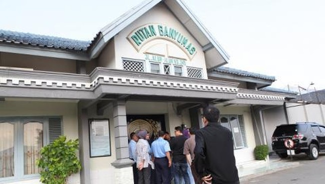 Setiap unit Kantor Pelayanan Pajak (KPP) ditargetkan melakukan penyanderaan setidaknya terhadap dua penunggak pajak yang tidak beritikad baik.