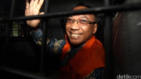 Tolak Keberatan, Hakim Perintahkan Jero Wacik Tetap Diadili