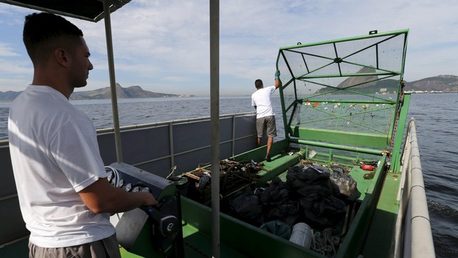 Wilayah perairan Brasil yang akan digunakan para atlet berkompetisi dalam ajang Olimpiade tahun depan tercemar oleh sampah dan limbah pabrik.