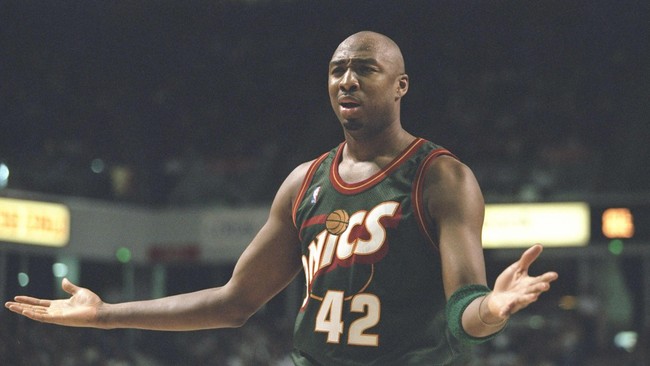 Mantan bintang NBA, Vin Baker, 43, memang telah gantung sepatu. Selanjutnya mantan pemain center itu memilih lanjutan karier sebagai seorang barista.