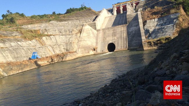 Pukul 10.00 pagi ini, Waduk Jatigede akan mulai digenangi air dari Sungai Cimanuk. Namun belum semua persoalan ganti rugi dan kompensasi terhadap warga rampung.